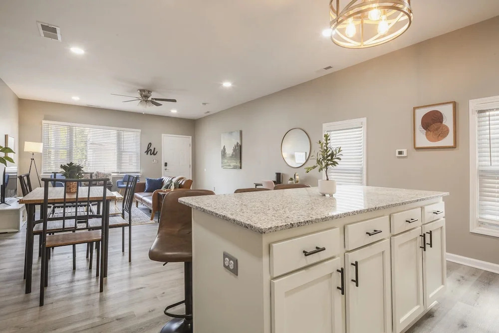Newly renovated 4BR CozySuites