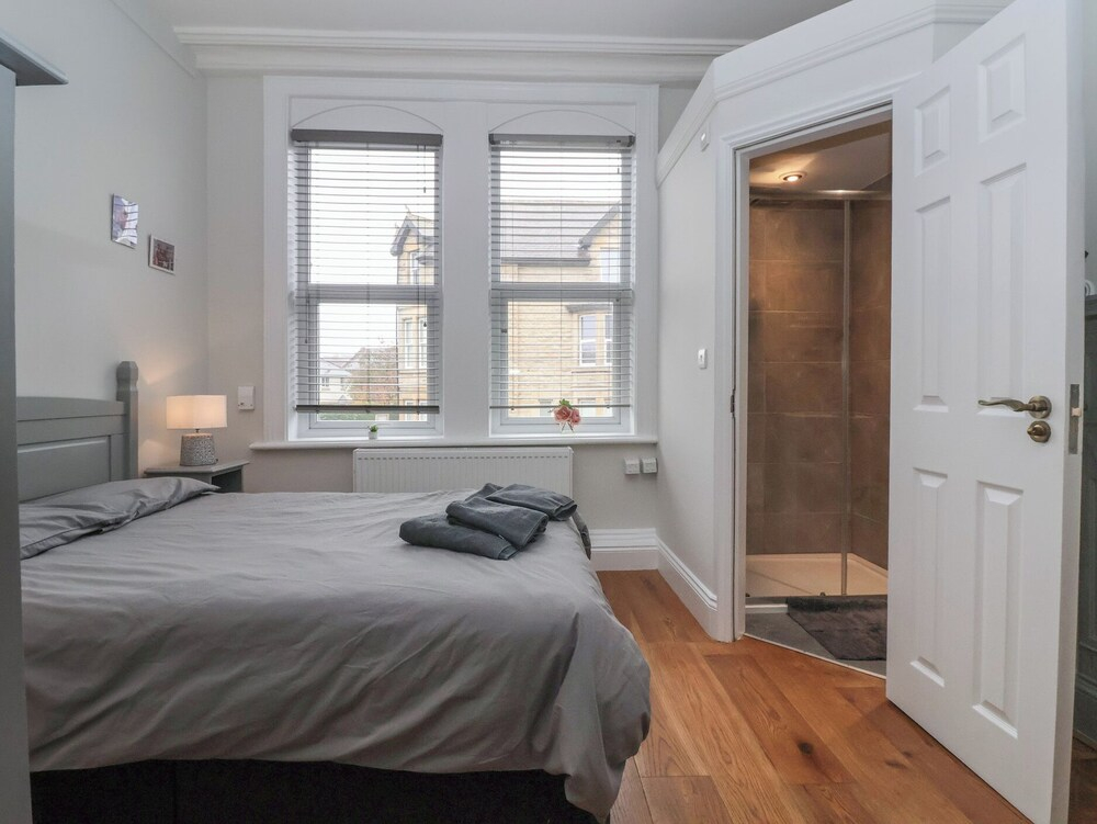 Flat 2 23 Hyde Park Road