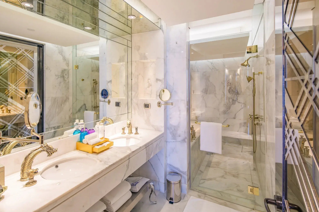 Hotel Indigo Bangkok Wireless Road by IHG