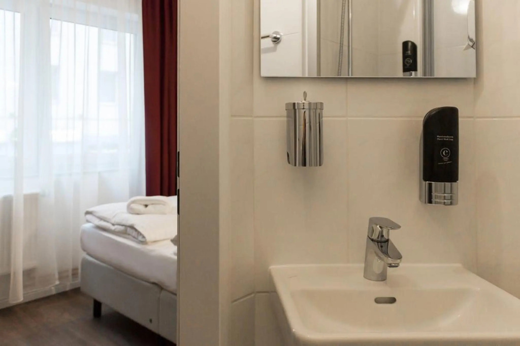Hotel West