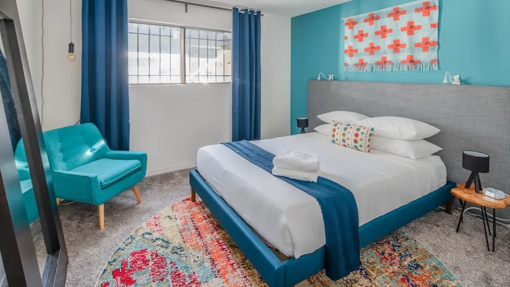 Sleek 2BR Townhome Central Phx by WanderJaunt