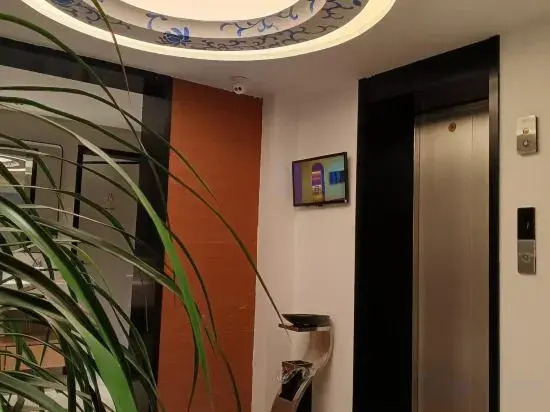 Lotus Pond Retreat Designer Hotel (People's Square Taoyangli)