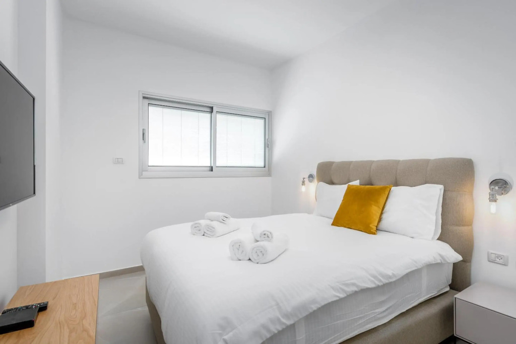 Stunning 1 BDR with balcony on Sheinkin st