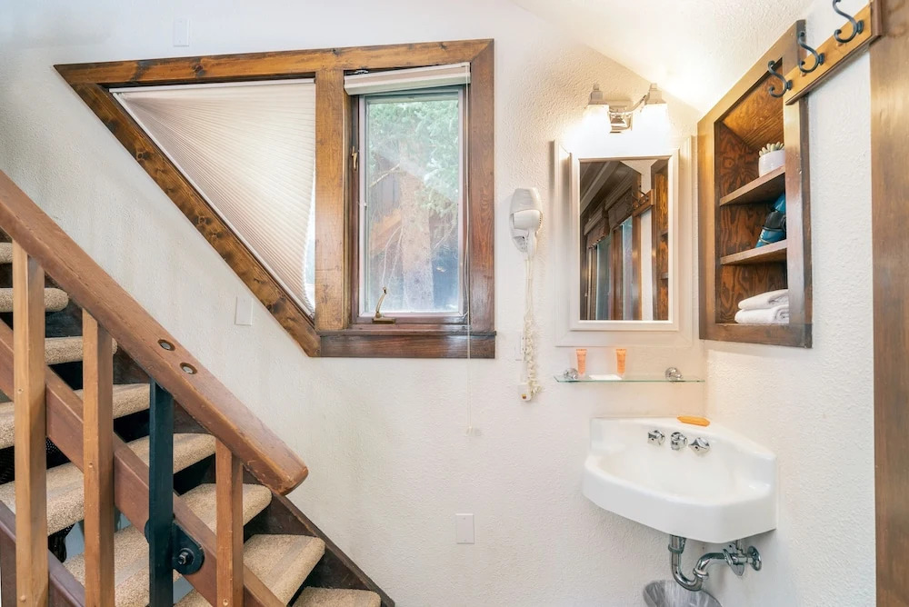 Manitou Lodge 11 by Alpine Lodging Telluride