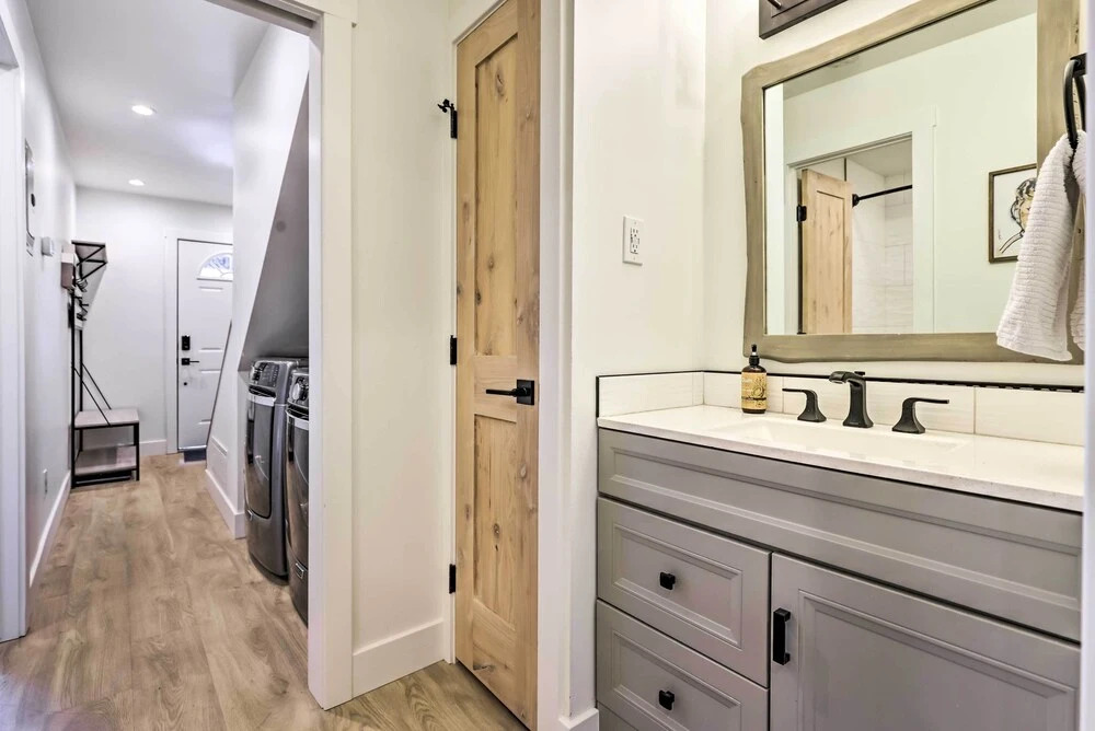 Chic Condo w/ Fireplace: Walk to Main St Frisco!