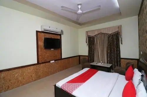 Royal Castle Resort by OYO Rooms