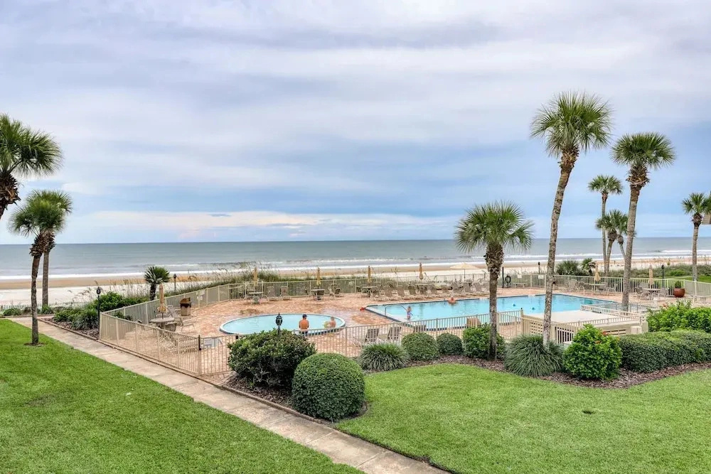 Ocean View Condo w/ Direct Beach Access & Shared Swimming Pool/tennis