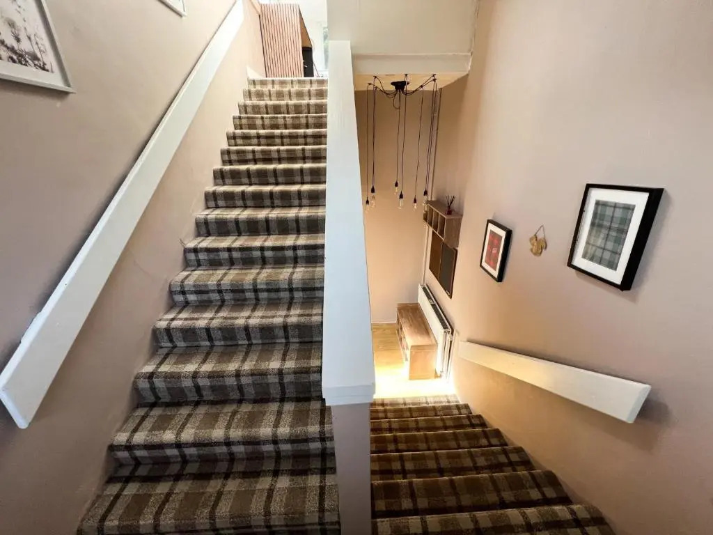 A Spacious Flat with Character - Private Car Space