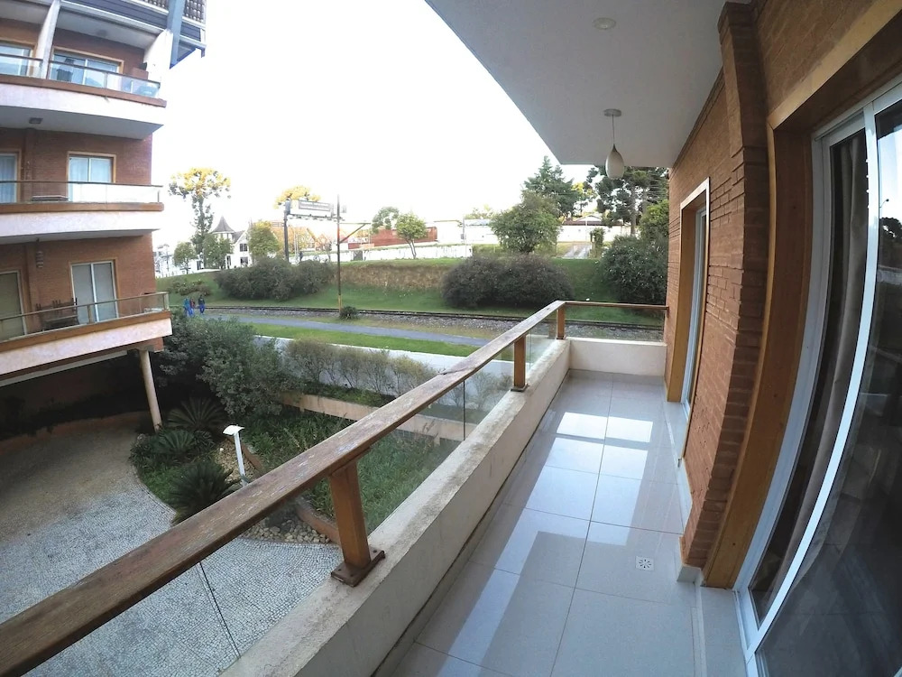 Flat Apart Capivari