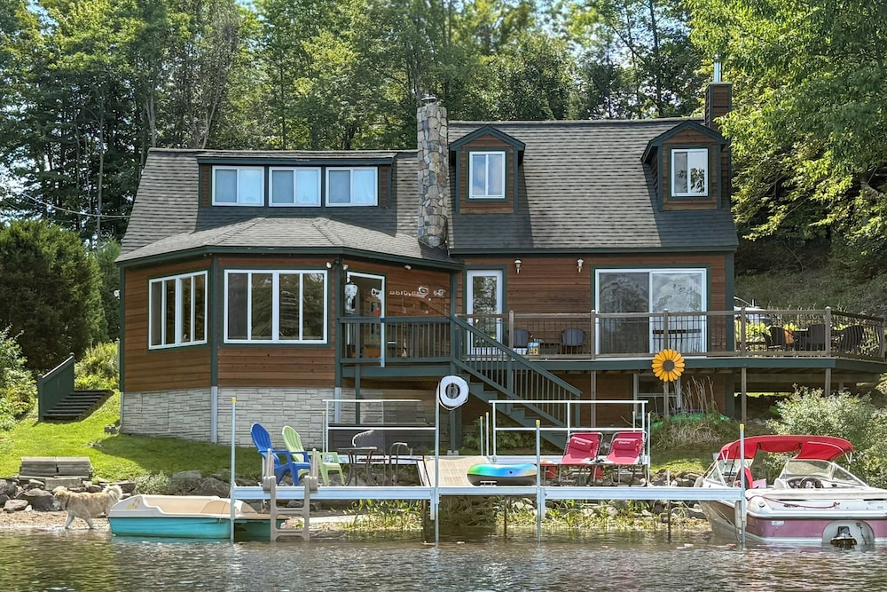 Dock & Views! Lakeside Family Escape in Wilton