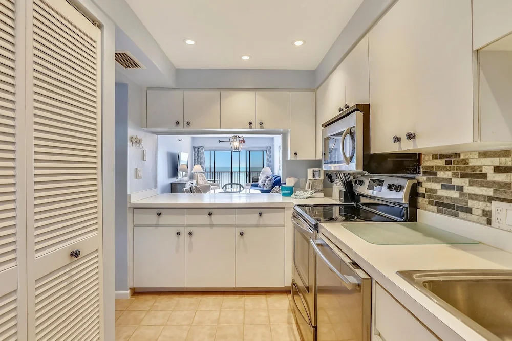 Villa Madeira 306 Beach front, stunning view! Walk to everything