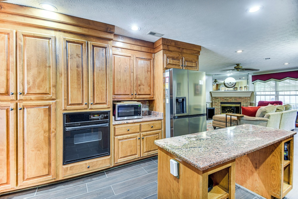 5 Mi to Coliseum! Spacious Home in Hampton Roads