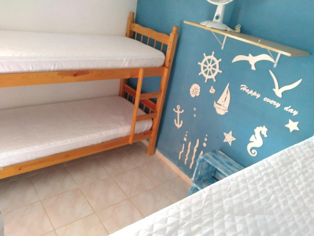 Kitnet com piscina em cond fechado a 200 m da praia com wi-fi