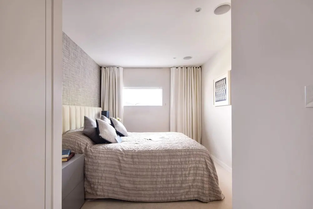 Bright Chelsea Grosvenor Waterside Apartment