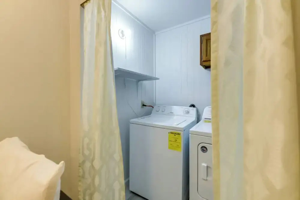 2 Blocks to Bay: Cabana Breeze' Rockport Rental!