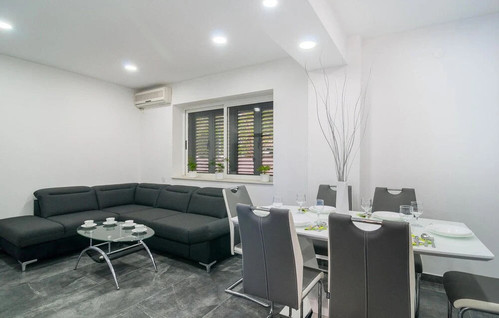 Beautiful Home in Omis With Wifi and 8 Bedrooms
