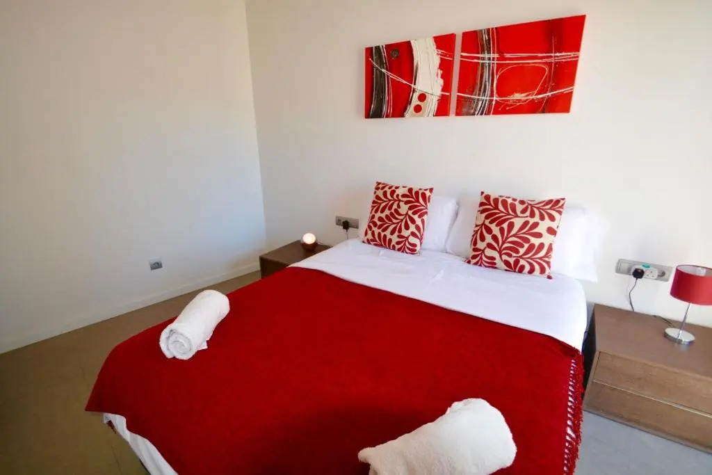 Chic Stylish Apartment with 2 Beds And Roof Terrac
