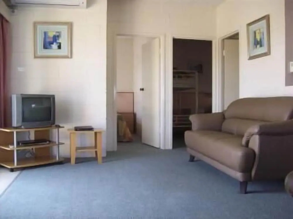 Black swan motor inn