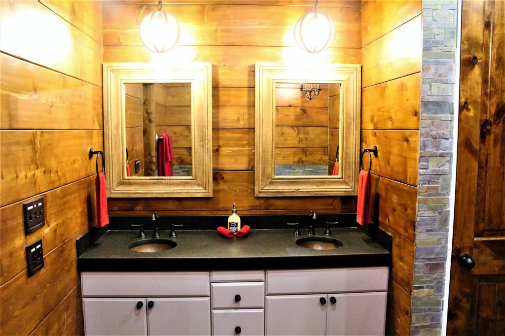 The Rustic Inn- Family Friendly Near Fiesta Texas