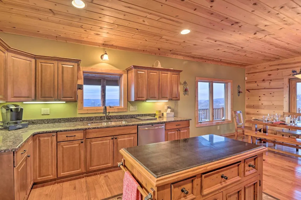 Spacious Slaty Fork Home ~ 12 Mi to Snowshoe