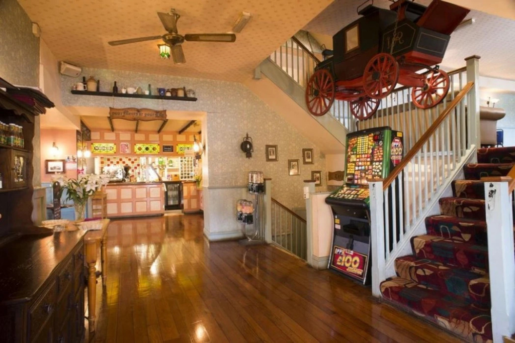 The Highwayman Inn