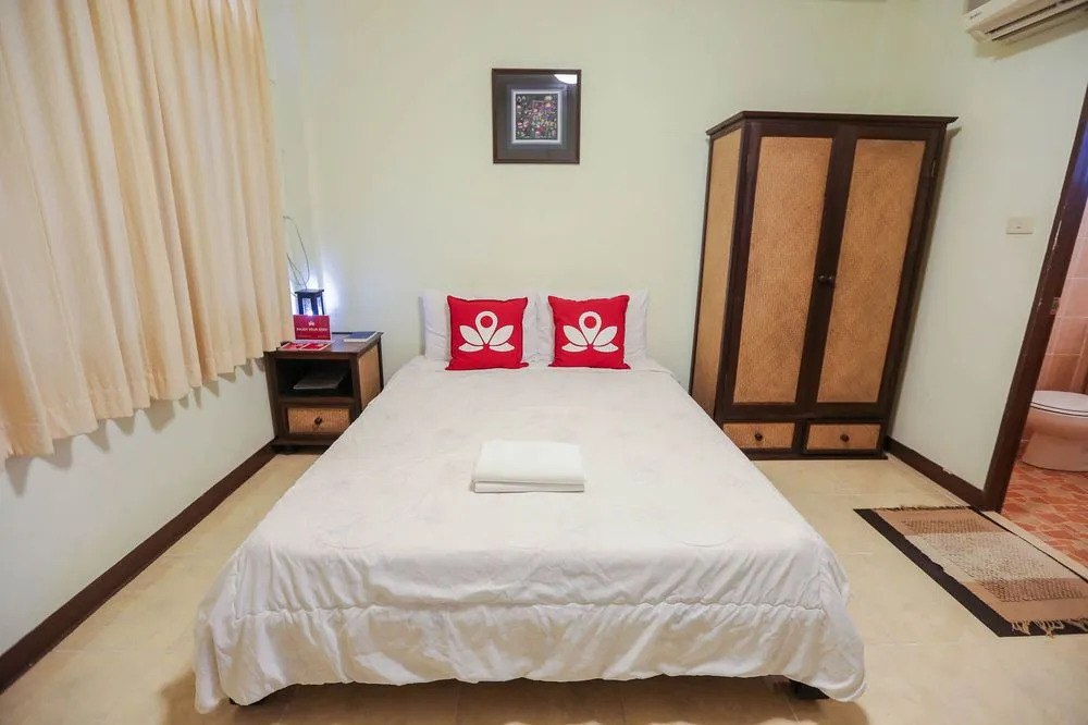 ZEN Rooms Sripoom Soi 1