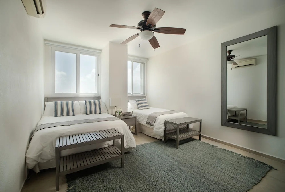 ARENA Stunning 2 BDR Beachfront- Designer Vibes