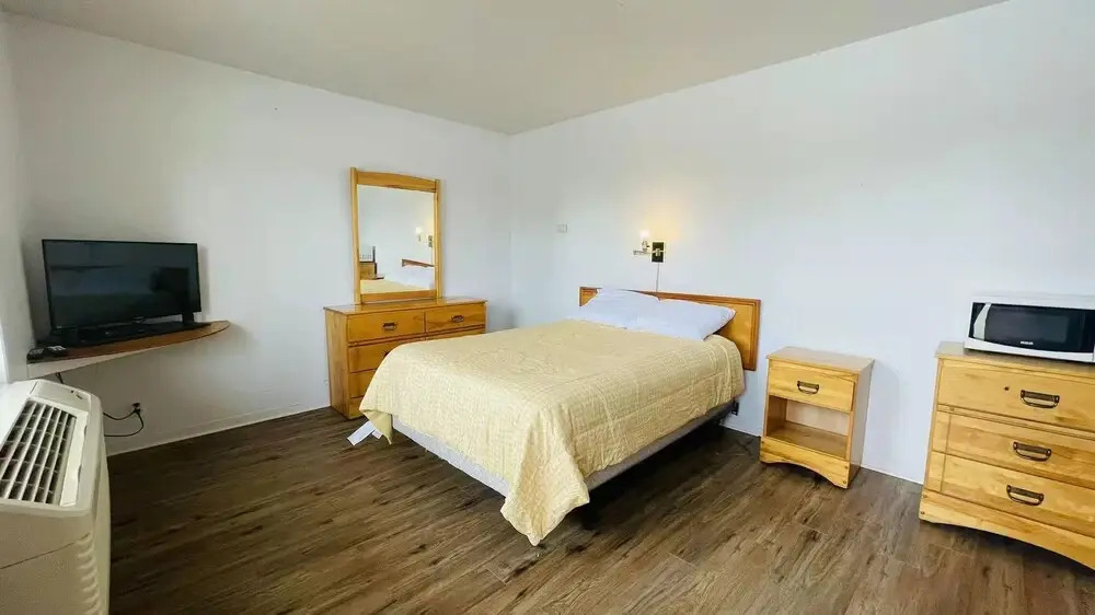 SUMMERSIDE MOTEL &COTTAGES