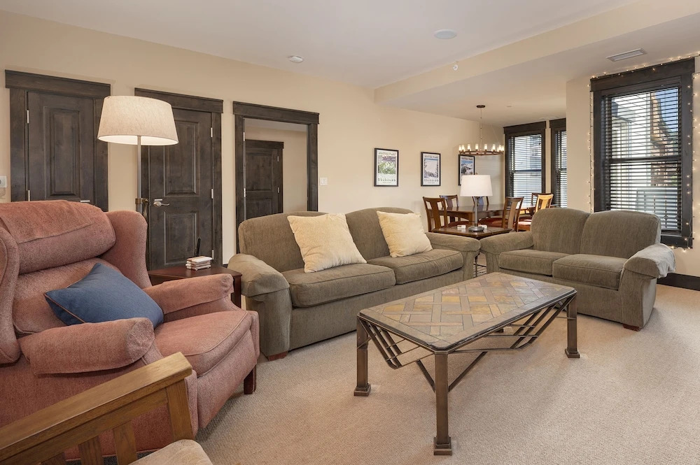 Ski Condo with Private Garage and Washer Dryer - Parry Peak Loft Premium-Rated 105