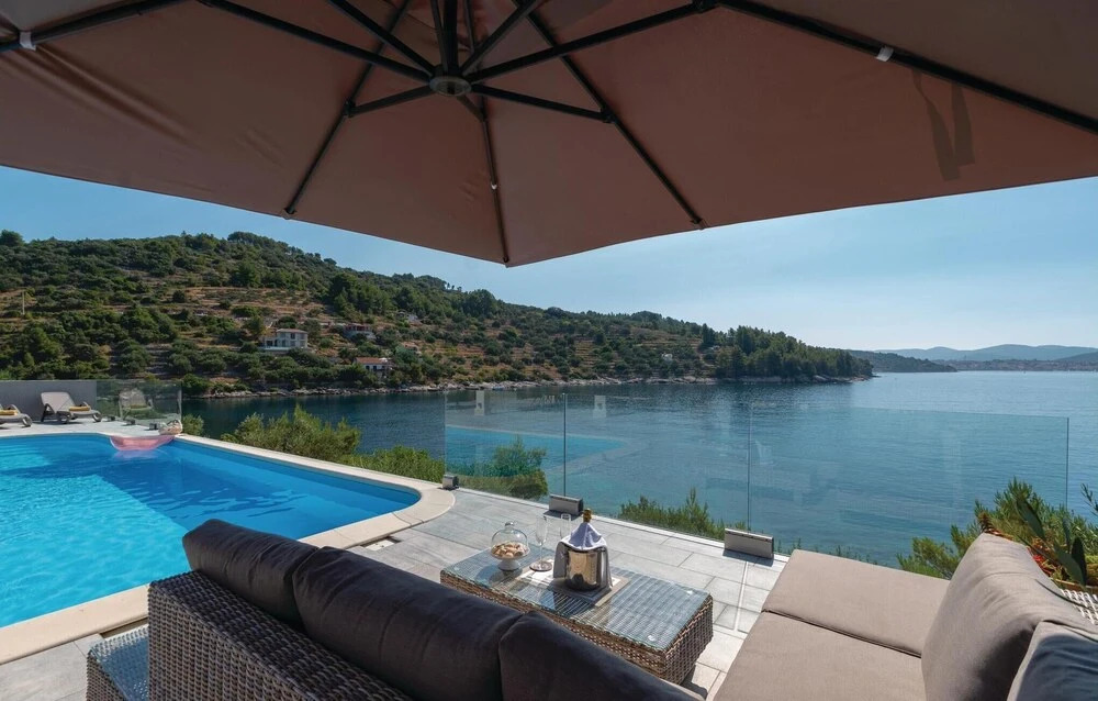 Beach Front Home In Mikulina Luka