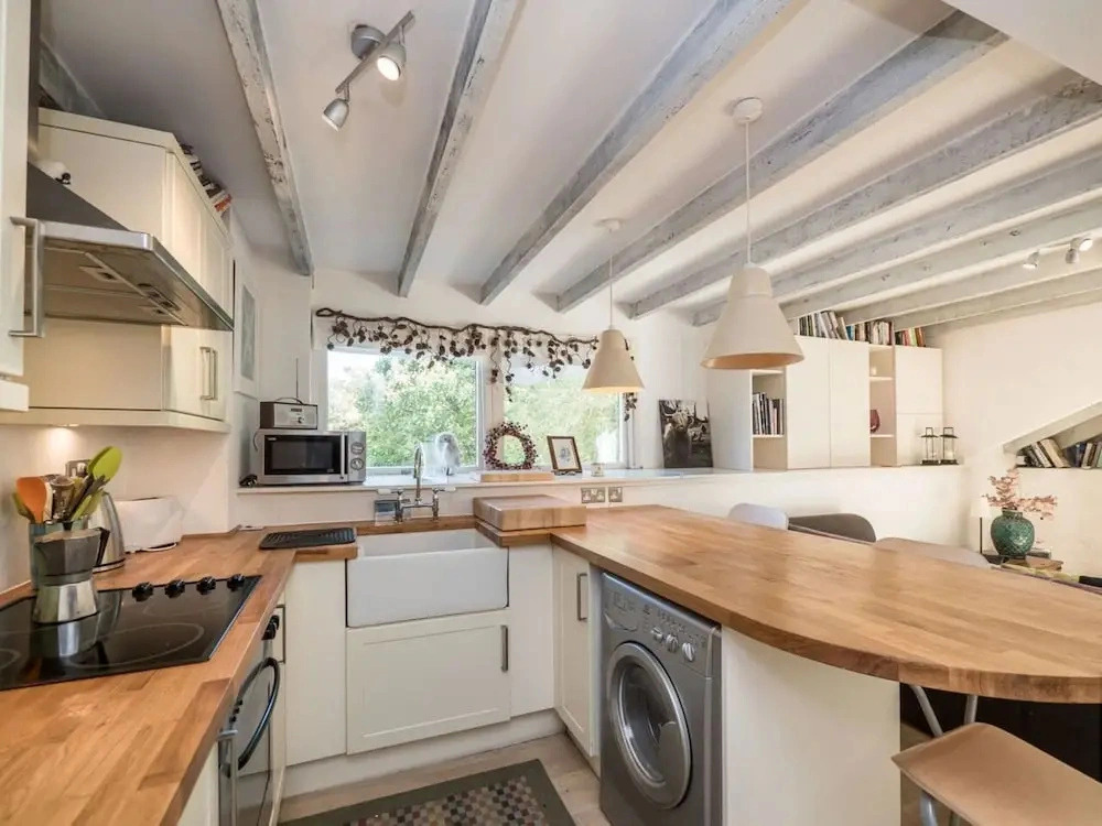 1 Bedroom Apartment by the Water of Leith