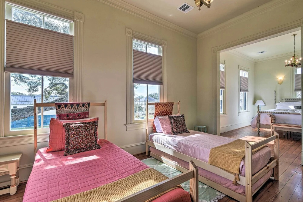 Stunning Historic Home < 4 Mi to Beaches!