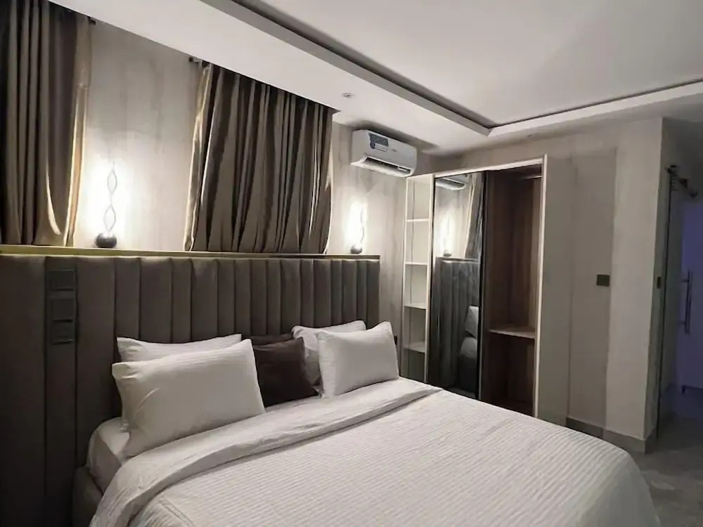 Casa- Grey Apartments