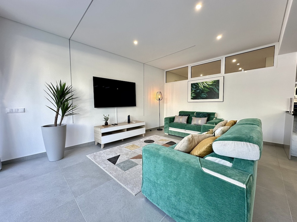 Quarteira Deluxe With Pool by Homing