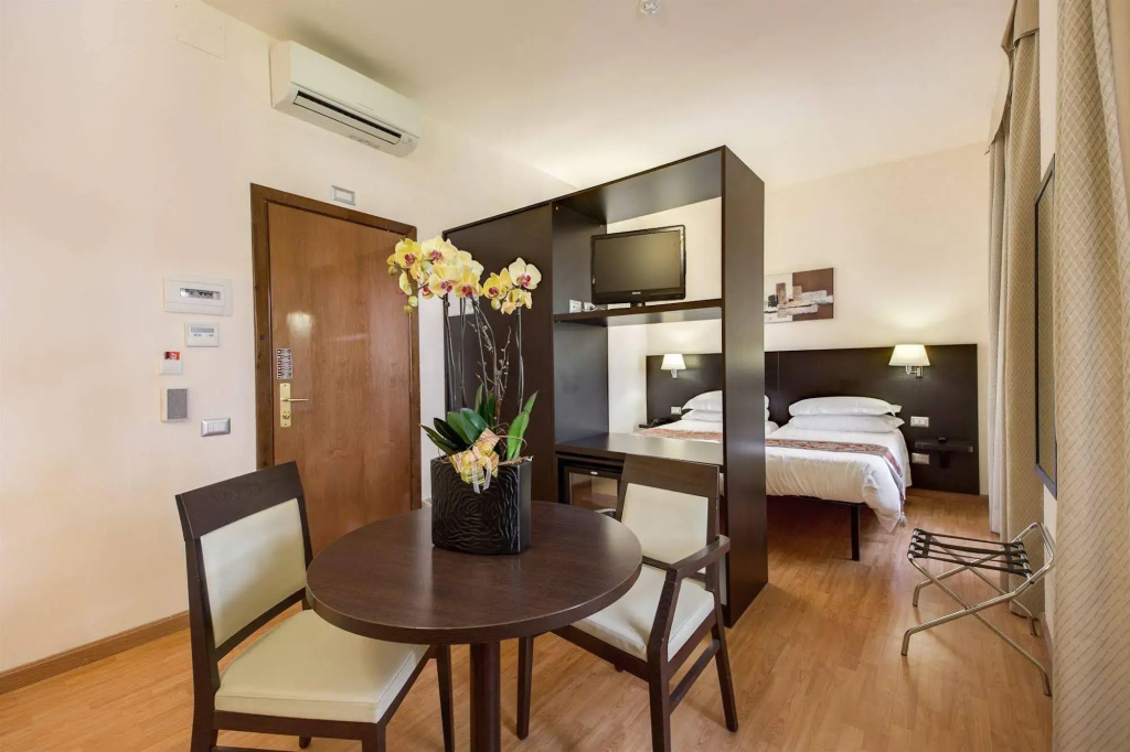 Regal Park Hotel