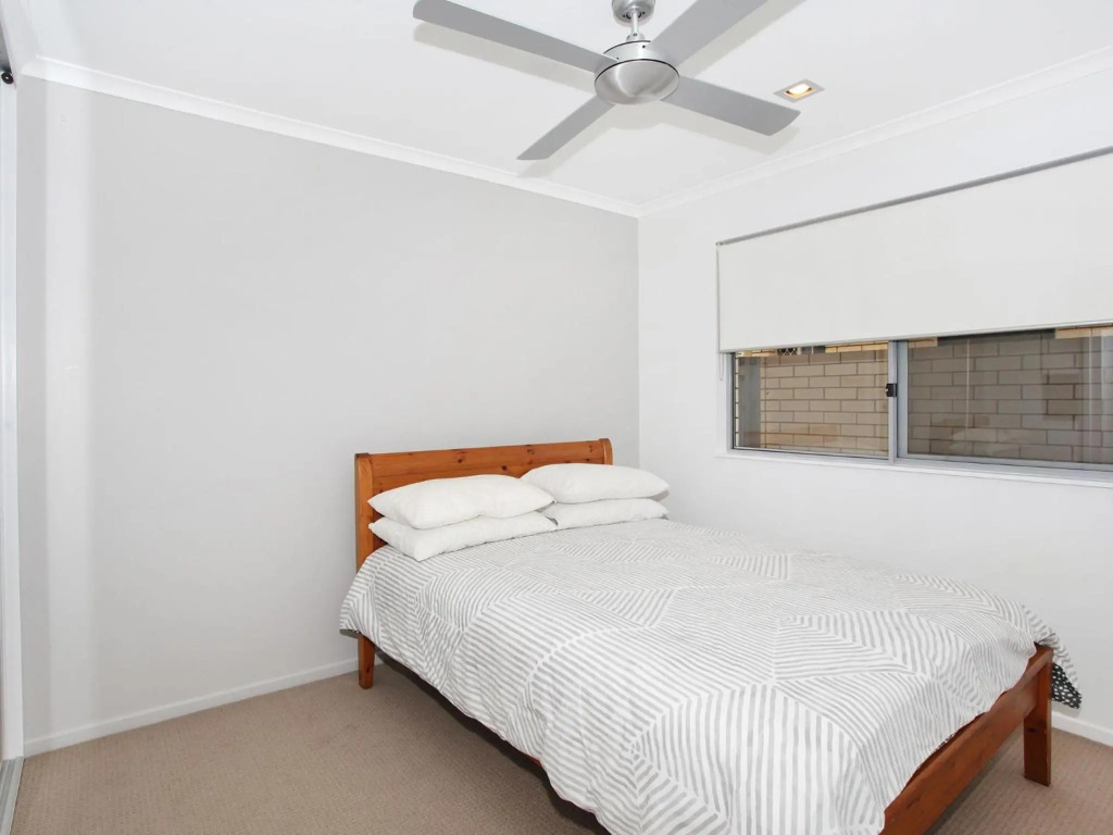 Arlington 1 - Two Bedroom Unit, close to the beach!