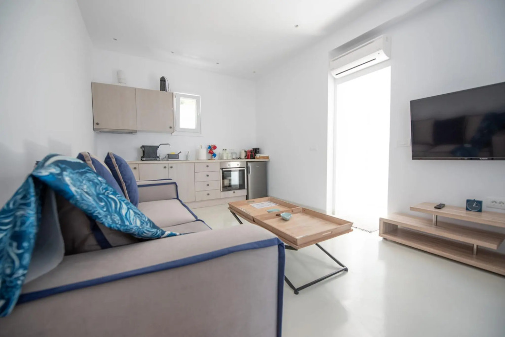 Luxury 1 Bedroom Apartment 3A
