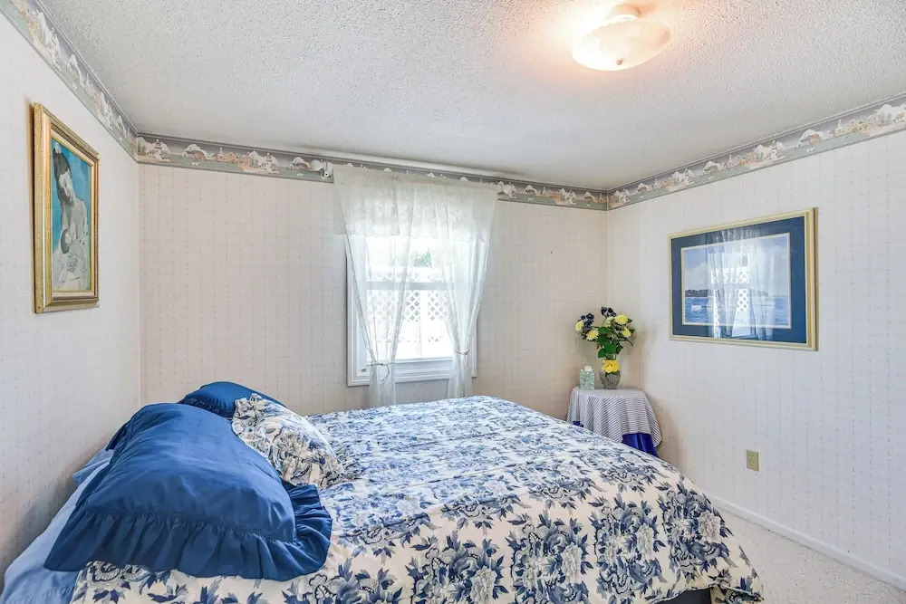 Coastal Home: 1 Mi to Beach, 2 Mi to Dtwn Newport!