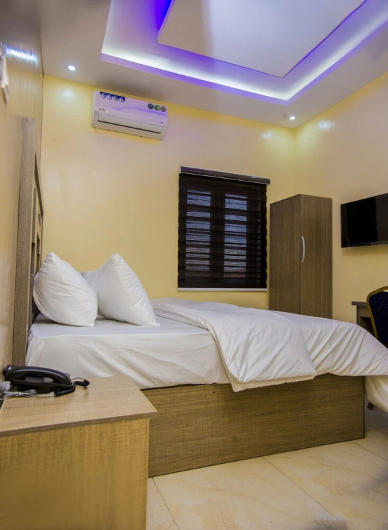 MITOS LUXURY SUITES