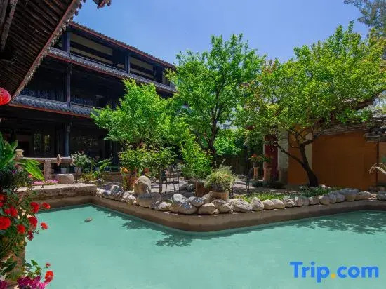 EARTHGAZE•STARSPANNG: 180-Degree Snow Mountain View Homestay (Lijiang Ancient Town Branch)