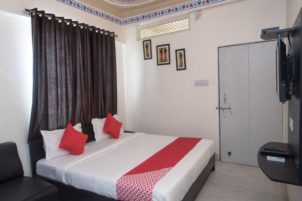 OYO 14838 Shree Jee Hotel