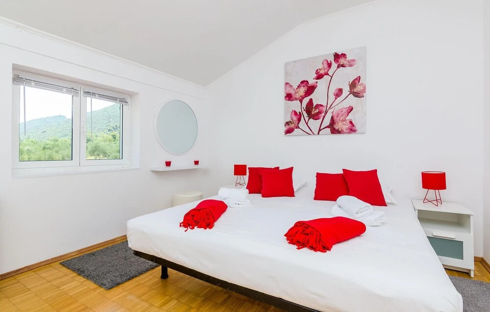 Stunning Home In Broce With Wifi