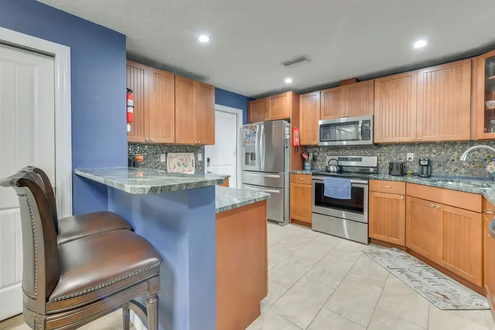 Private Hot Tub, Pool & Yard: Modern Bradenton Gem