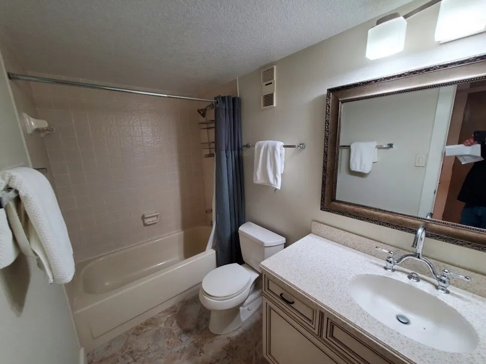 Sand Dollar 101 3 Bedroom Condo by RedAwning