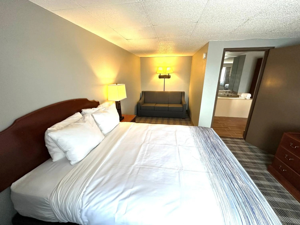 AmericInn & Suites by Wyndham Baraboo Event Center