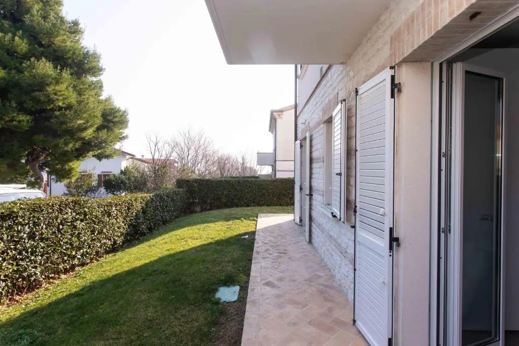 S18 - Sirolo, Nuovissimo Trilocale in Pietra Con Giardino Dx