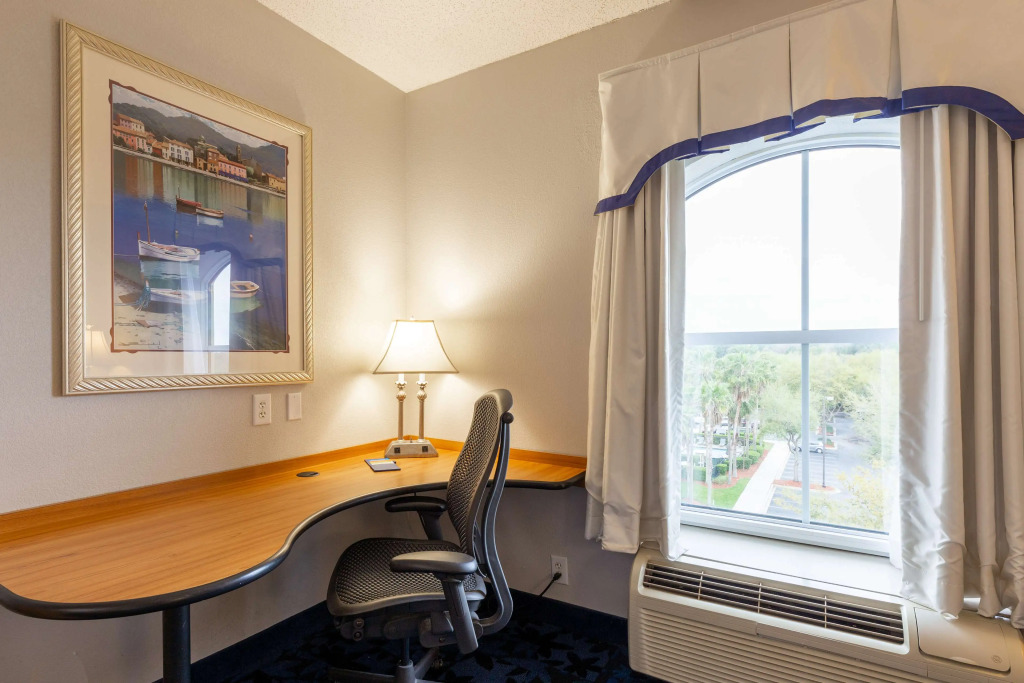 Hampton Inn & Suites Jacksonville Deerwood Park