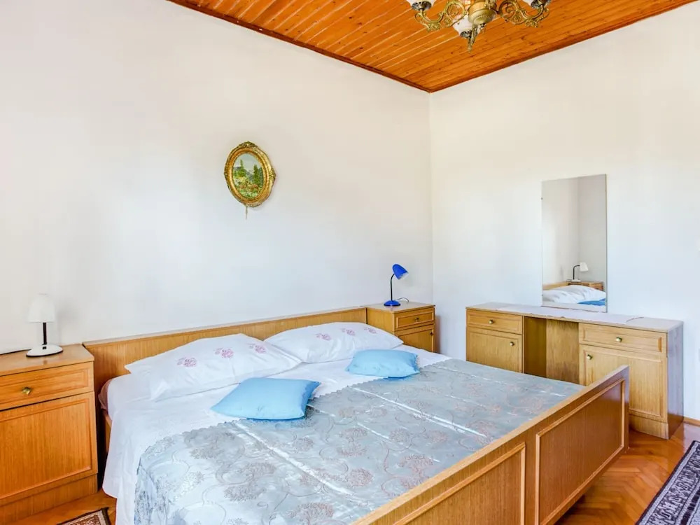 Apartment in Brodarica near Beach