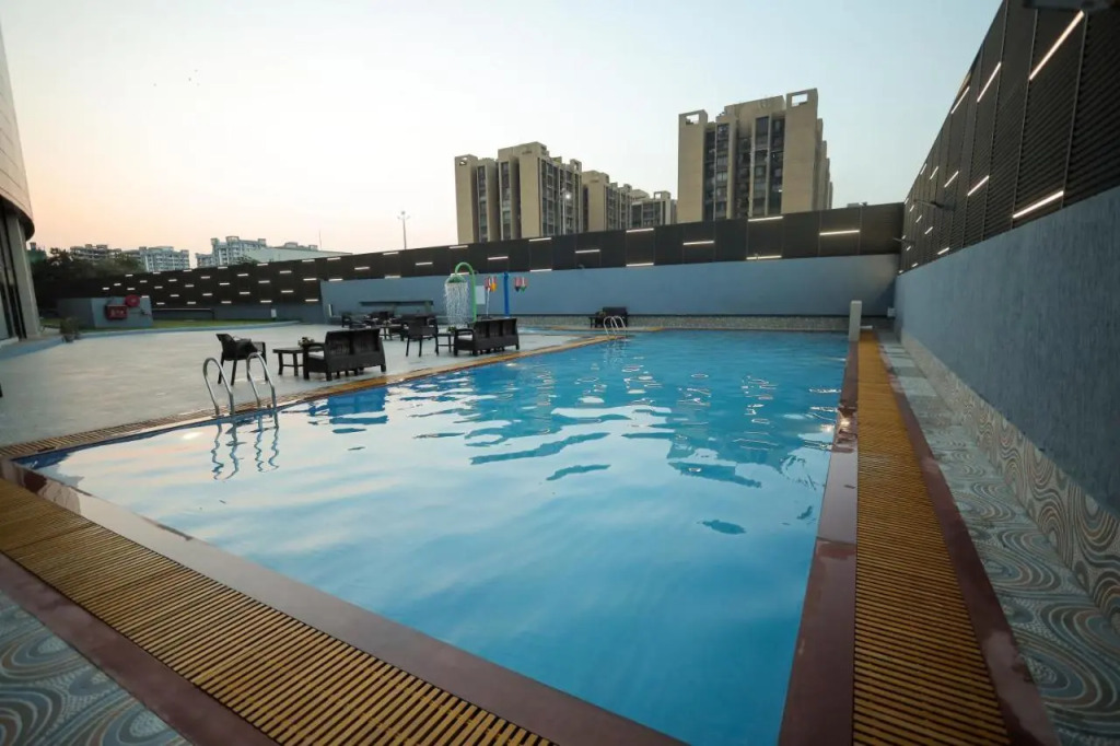 Regenta - The World Surat
