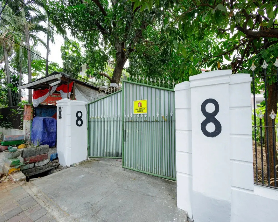 RedDoorz near Jalan Cikini
